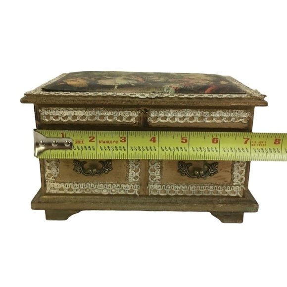 Vintage PRESTIGE Japan Jewelry box with renaissance scene on lid - beautiful old - Picture 2 of 8